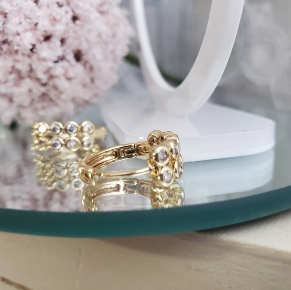 18K Gold Layered Huggie Hoop.Also contains Cubic Zirconia.Great Hoop for Women. - Picture 5 of 6